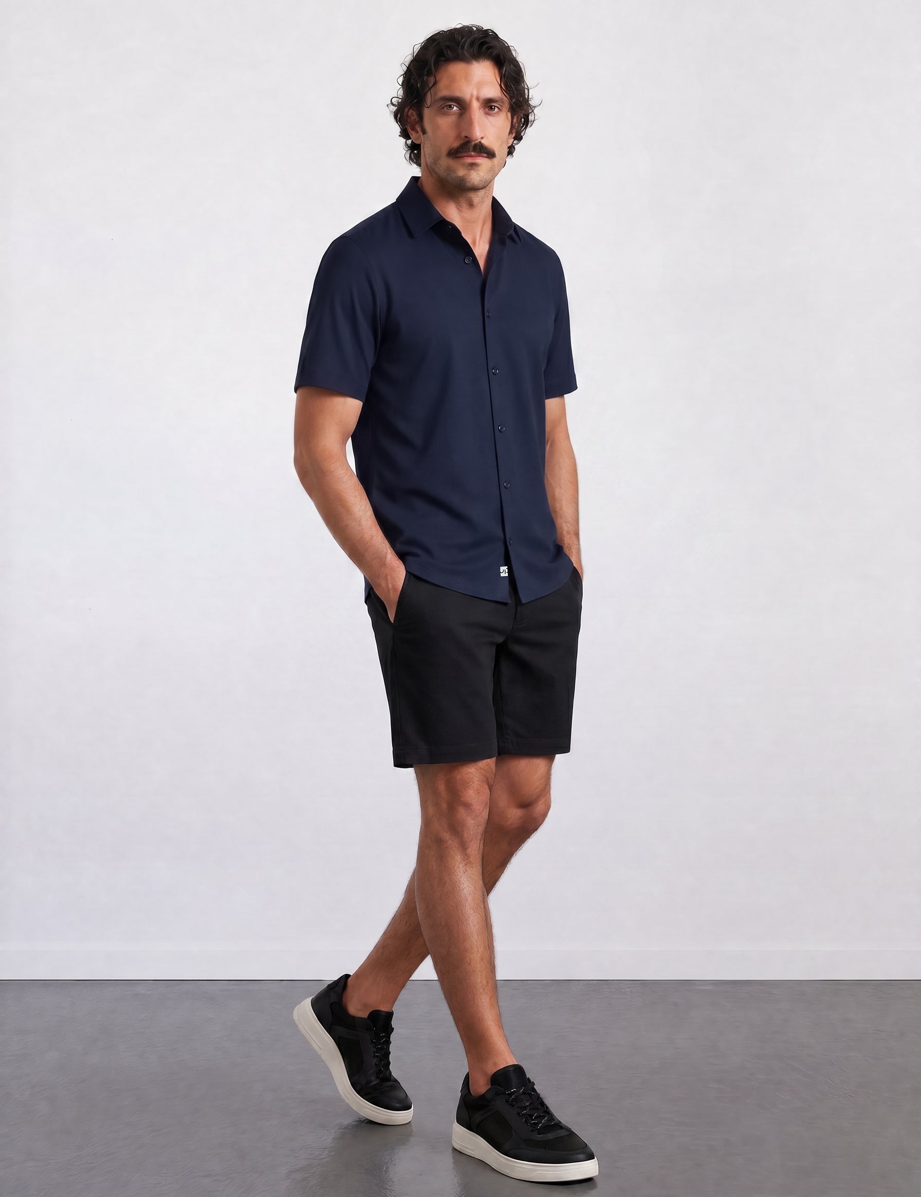 THE HYPERFLEX EASY - TAILORED SHORTS - BLACK