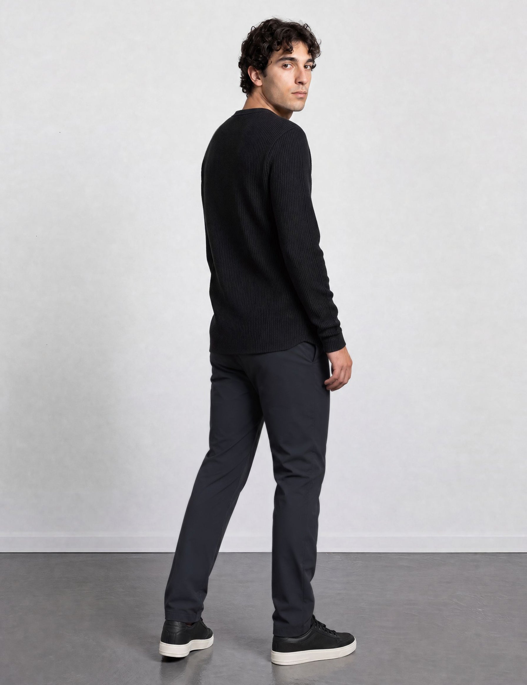 THE SOFT EASE - HENLEY SWEATER - BLACK