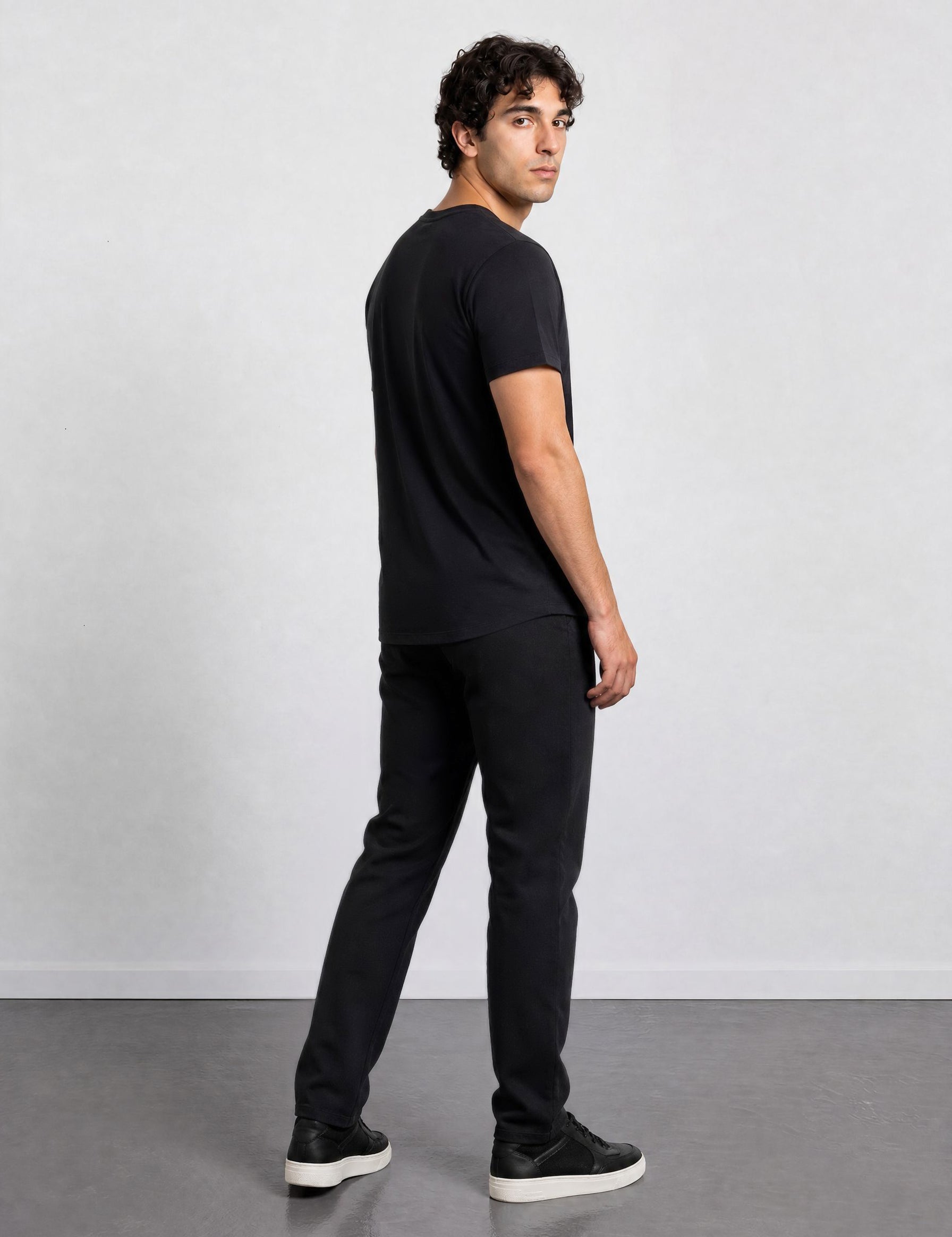 THE ACTIVE - SLIM HALF TEE - BLACK