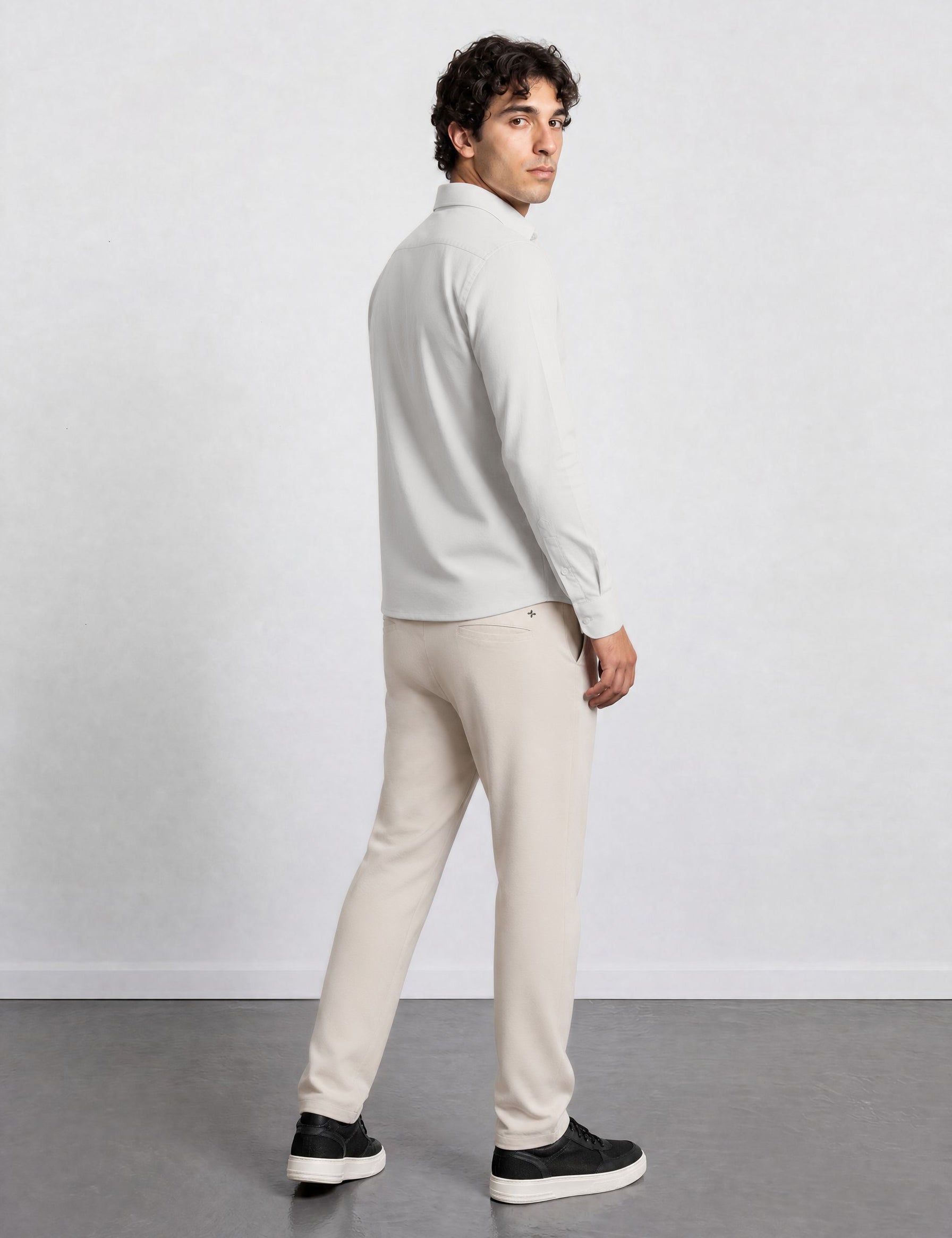 THE SOFT EASE - CHINO PANTS - SAND